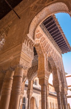 Alhambra Palace İspanya sütunlarının