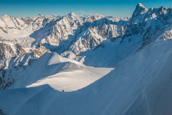 Neve bianca e ghiacciaio nelle Alpi francesi — Foto Stock