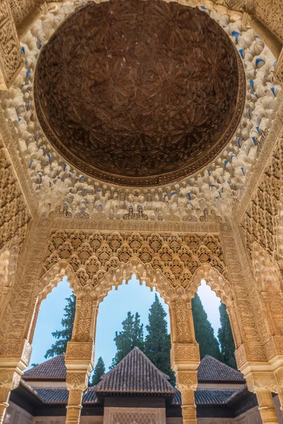 Uitzicht op het Alhambra paleis in Spanje — Stockfoto