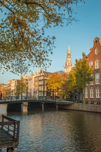 Амстердамские каналы Голландии — стоковое фото