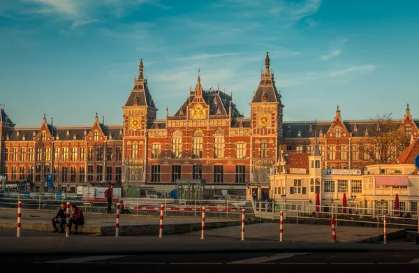 Bahnhof Amsterdam in den Niederlanden — Stockfoto
