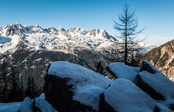 Rozpouštění ledu a sněhu v oblasti Francouzské Alpy — Stock fotografie