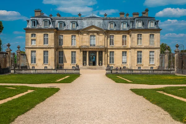 Chateau görünümünü Sur Marne Champs — Stok fotoğraf