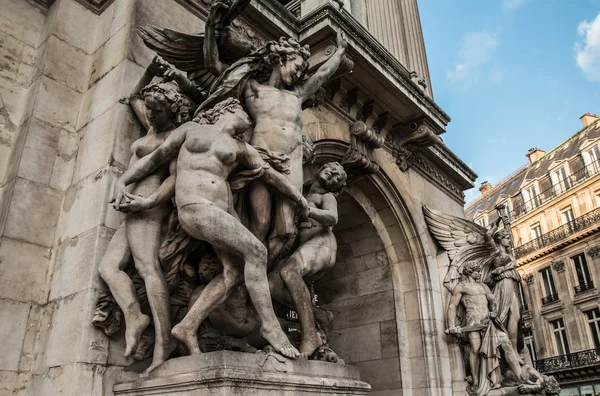 Skulptur in der Pariser Oper in Paris — Stockfoto
