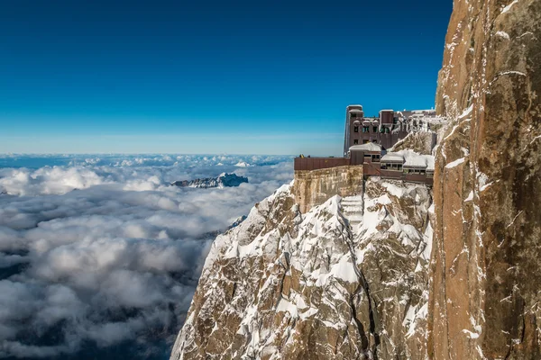 Aiguille du Midi in montagna alpina Francia — Foto Stock