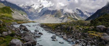 Aoraki 'deki Hooker Vadisi' ndeki River Cook Dağı Ulusal Parkı