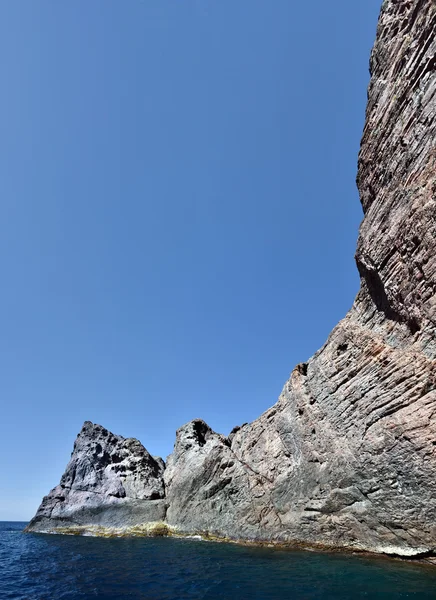 Basaltisk columnar formationer av Scandola halvön stenar — Stockfoto