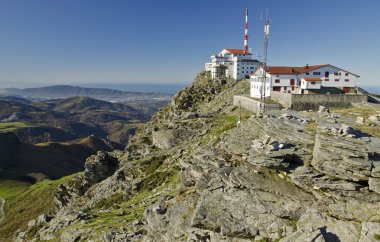 Atlantik Pyrenees La Kişilik dağın tepesine