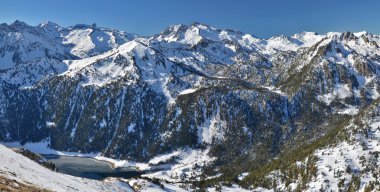 Montains, Neouvielle Ulusal Doğa Rezervatı ile lake de l