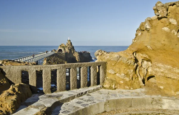 Passerella Eiffel e Vergine sulla Rocca di Biarritz — Foto Stock