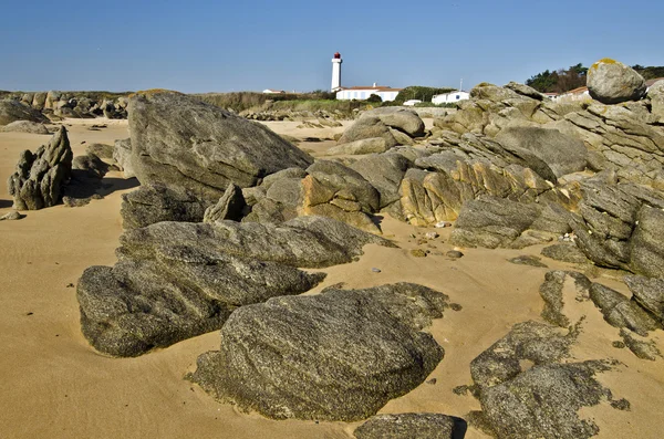 Piedras costeras en Pointe des Corbeaux de la isla de Yeu — Foto de Stock