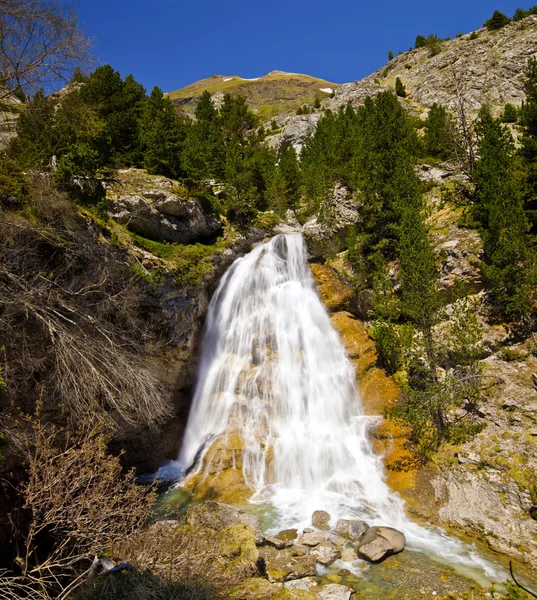 La cascada del río Tourettes en el valle de Gavarnie — Foto de Stock
