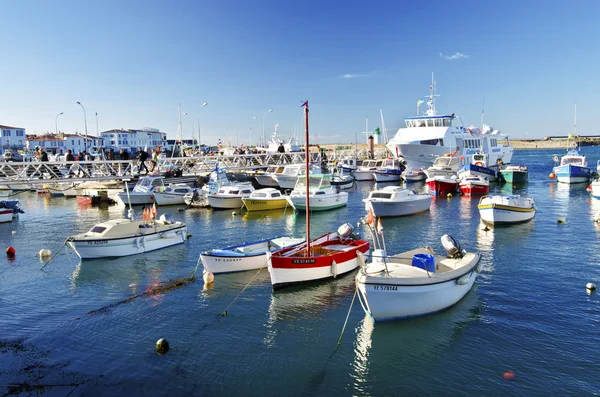 Desembarque de pasajeros en el puerto de Joinville en la isla de Yeu Imagen De Stock