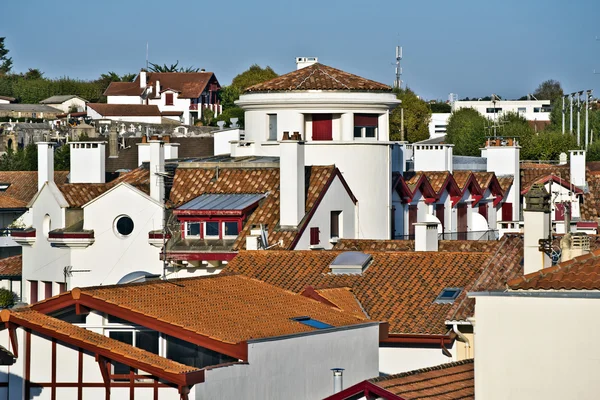 Edificio vasco en Saint-Jean-de-Luz — Foto de Stock