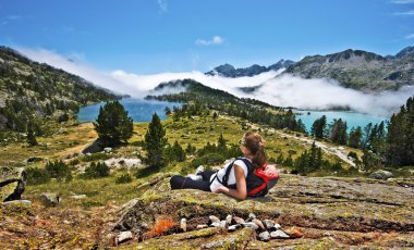 Neouvielle Panorama mountain Massif zevk kız uzun yürüyüşe çıkan kimse