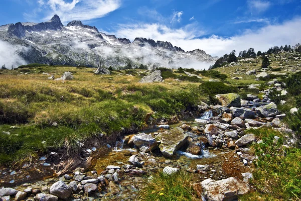 Watercourse in Neouvielle mountain Massif — Stock Photo, Image