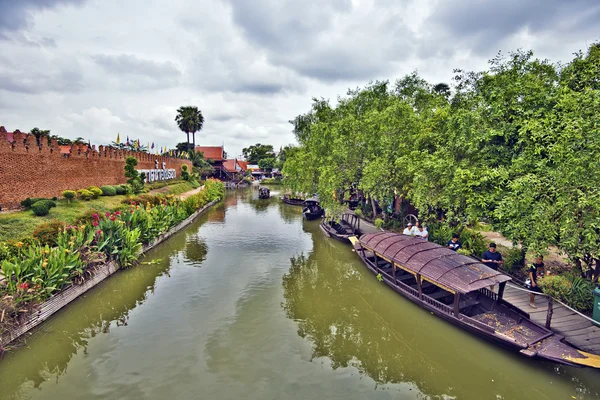 Ayutthaya, Thailand, November 7, 2015 Ayutthaya drijvende markt, — Stockfoto