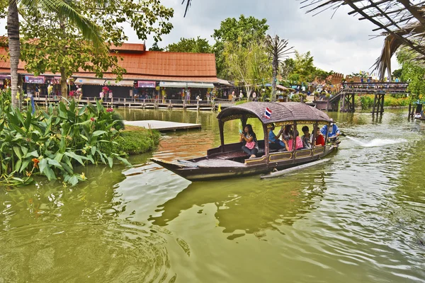 Ayutthaya, Thajsko, 7 listopadu 2015 život v Ayutthaya plovoucí — Stock fotografie