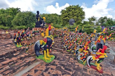Wat Thammikart Tapınağı karmaşık Ayutth Kral Naresuan heykeli