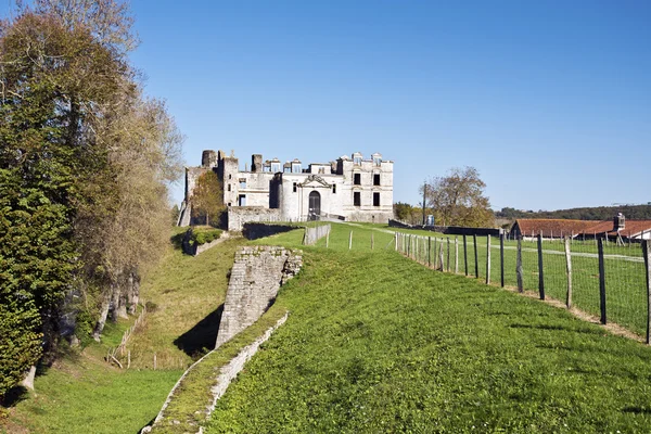 Ruínas do castelo medieval de Bidache no País Basco — Fotografia de Stock