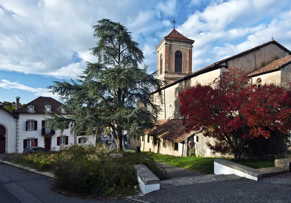 Egyház a Notre-Dame-de-l-Assomption-La Bastide-Clairence — Stock Fotó