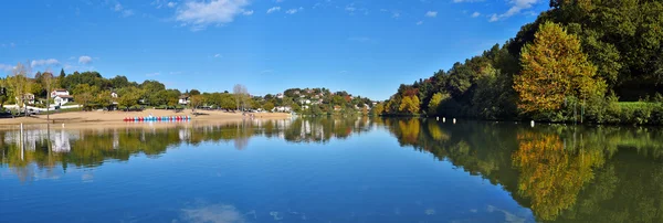 Λίμνη Saint-Pee-sur-Nivelle στην γαλλική βασκική Coundry — Φωτογραφία Αρχείου