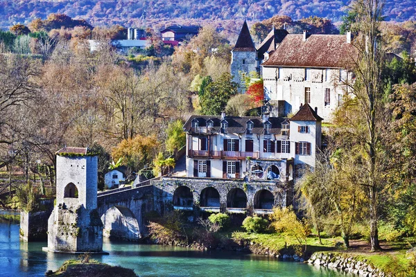 Legend bro sett från Sauveterre-de-Bearn medeltida by — Stockfoto
