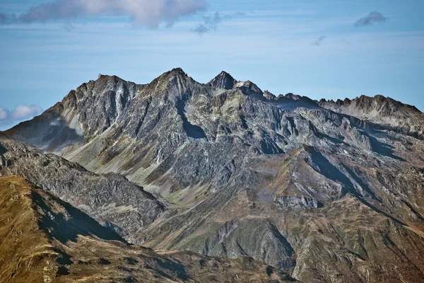 Піки Chanchou, Bastampe та Барб de-Bouc видно з Troumouse C — стокове фото