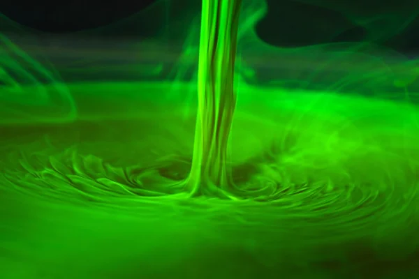 Fluoresceïne in water — Stockfoto