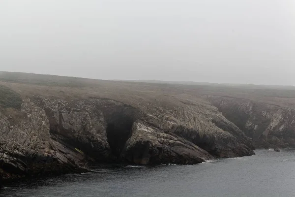 岛上落基海岸威森特在布列塔尼 在大雾中 — 图库照片