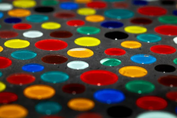 Abstract Foto Van Verschillende Gekleurde Glasdruppels Grijs Beton — Stockfoto