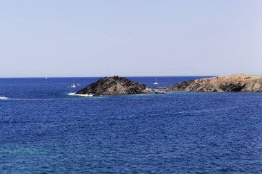 İspanya 'nın Katalonya kentindeki Akdeniz kıyısındaki Cap de Creus' da deniz kıyısı