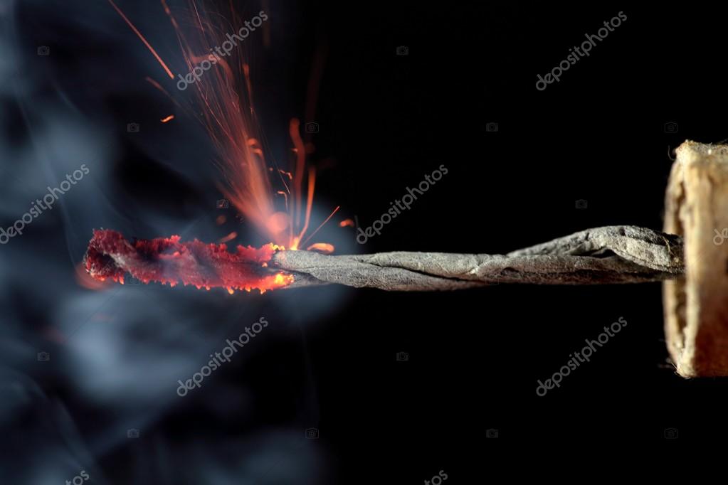 導火線 (どうかせん) JapaneseEnglish Dictionary JapaneseClass.jp