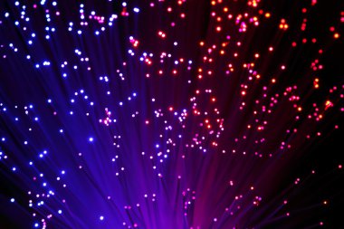 Işıklı optik elyaf