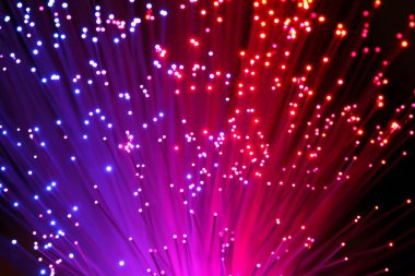 Işıklı optik elyaf