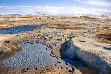 İzlanda 'da Myvatn Gölü yakınlarında jeotermal alan. 
