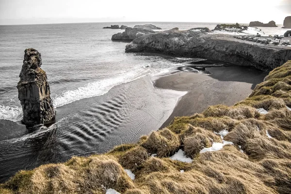 Península de Durholaey, praia de areia preta, viagem de inverno na Islândia — Fotografia de Stock