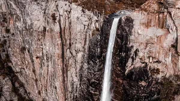 Górny widok wodospadu na Park Narodowy Yosemite Kalifornia USA — Zdjęcie stockowe