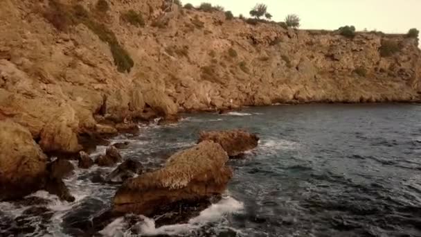 A man is fishing on the rocky coast of antalya — Stock Video