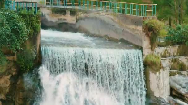 Khedi Waterval Gelegen Aan Rivier Bhagirathi Maneri Uttarakhand India Een — Stockvideo