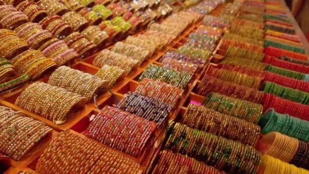 Bracelet Verre Traditionnel Indien Coloré Pour Femmes Décoré Vendre Pendant — Video