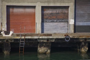 İskele ve Dock depo kapıları