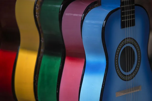 Row of Colored Acoustic Guitars — Stock Photo, Image