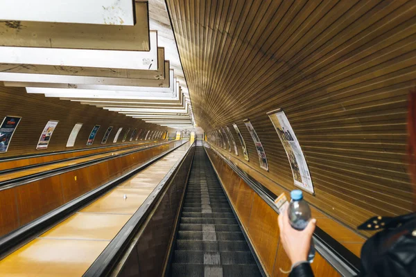 布拉格通往地铁的楼梯 — 图库照片