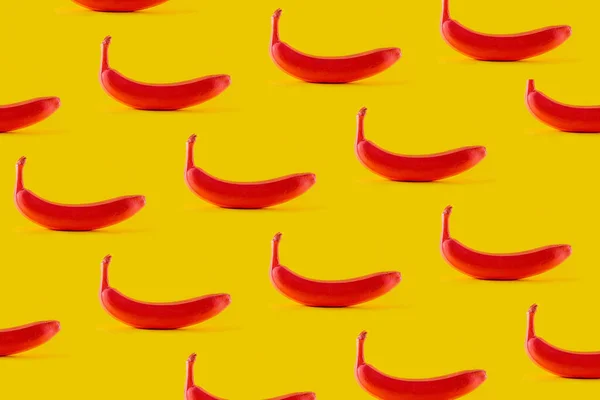 Шаблон Красного Банана Желтом Фоне Абстрактная Концепция Питания Стоковое Изображение