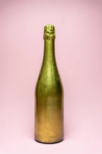 Bouteille Champagne Dorée Sur Fond Rose Concept Célébration Minimal — Photo