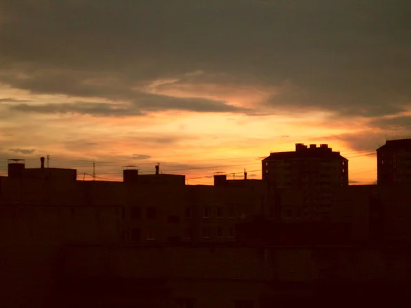 Закат Над Городом — стоковое фото