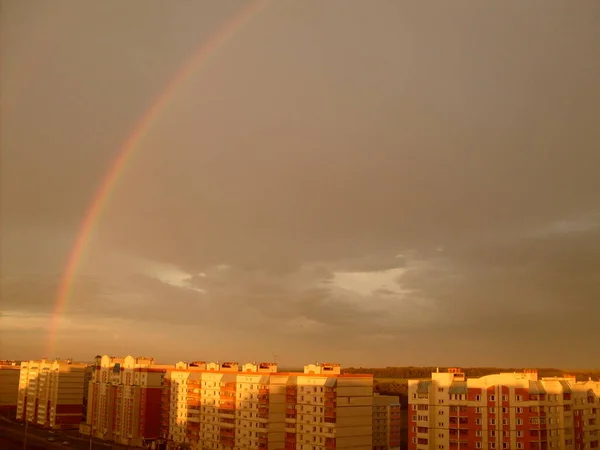 Закат Над Городом — стоковое фото