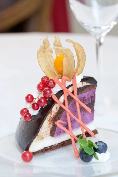 Çilekli çikolatalı pasta.: