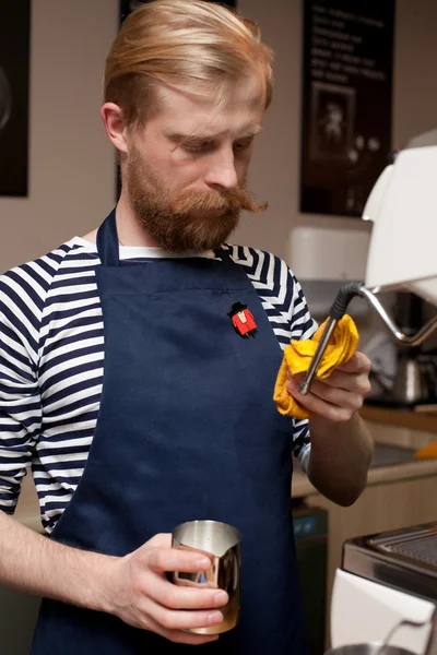 Kafedeki Yakışıklı Sakallı Adam